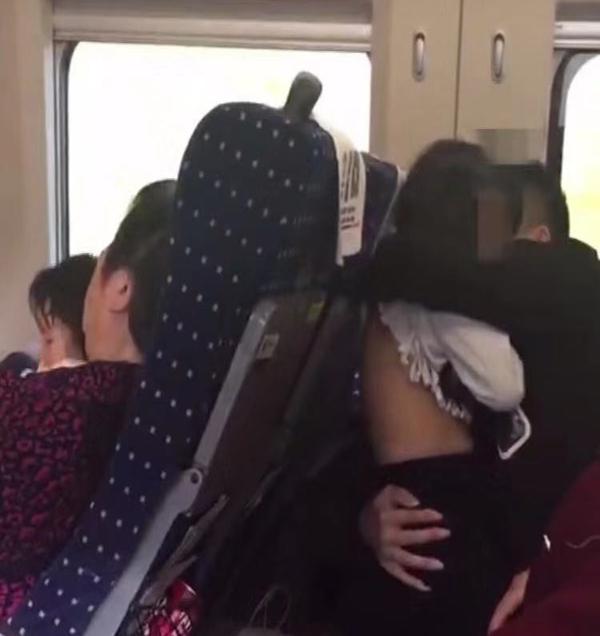 即使是父母也不能随意触摸孩子的身体，这更不是你的家事