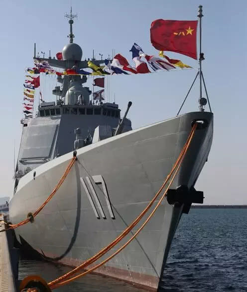 中国第一艘导弹驱逐舰图片