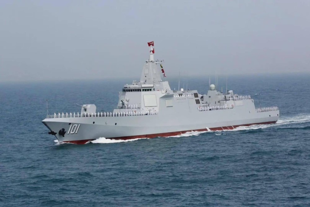 中国至少有10艘052d在建,055更强,为何不让出产能全力造055?